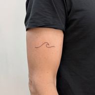 Fine line tattoos are cool. They fit. They flow. They feel light. They last. February Booking open DM to book @thelondonsocial • • • #finelinelondon #londonfinelinetattoo #Finelinetattoo #lineworktattoo #explorepage finelinetattoolondon londontattooartist