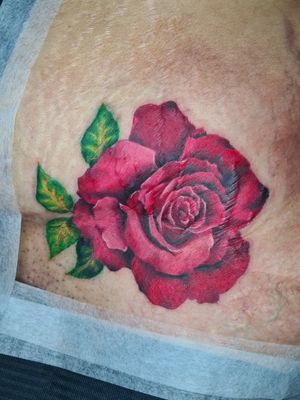 Color realistic rose done kn a difficult skin, scar cover up !#coverup #scar #rose #scarcoverup #colorrealism #stomach