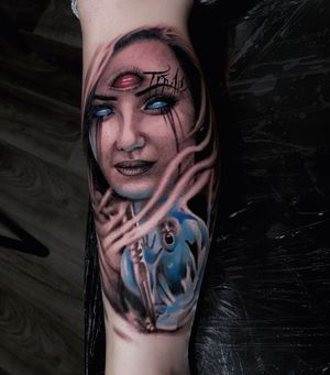 Stunning forearm tattoo featuring a realistic and illustrative depiction of a woman's eye, created by the talented artist Marcel Oliveira.
