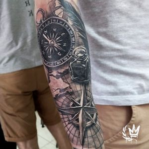 Brújula y mapa ⚡🧭...#cba #arg #tats #tattuaggio #tatuajes #tattuagem #tattuaggio #tattooed #tattoo #realistic #grises #brujula #compass #map #pluma #feather