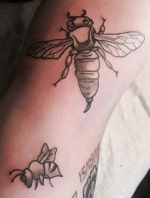 Couple of Bees.  There just aren’t enough.#beetattoo #bumblebeetattoo #savethebees