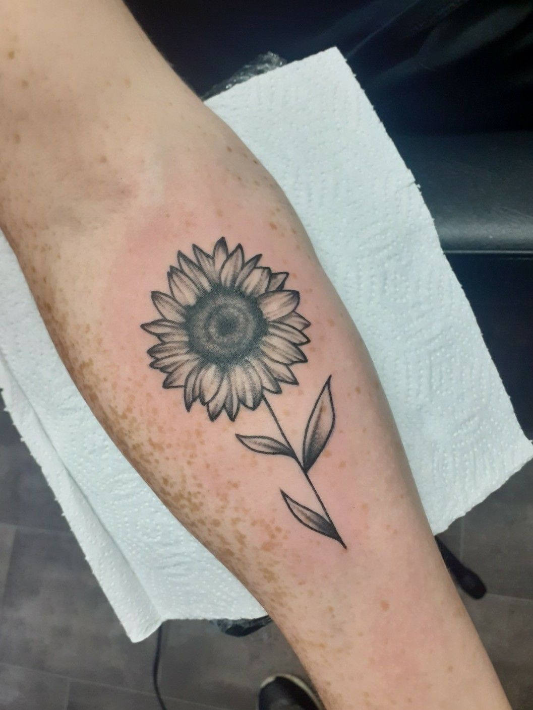 20 amazing sunflower tattoo designs for men and women and their meaning -  YEN.COM.GH