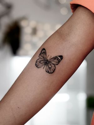#tatuajes #santamarta #santamartattoo #tattoosantamarta #geometricotattoo #mariposa #tatuajes #fineline #tattoomariposa #tattoominimalista 