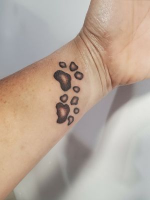Paw prints for loved ones gone too soon 