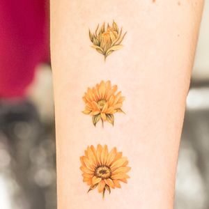 Flores em micro tattoo