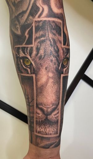 Tiger!!#t #ta #tatt #tattoos #tattoo #tattooing #tattooideas #tattooartist #tattooart #art #nice #cool #beautiful #arm  #armtattoo #armtattoos #lettering #best #armtattoos #brooklyn #my #tag #tagsomeone #tagafriend #tagging #tagyourself #brooklyn #ny 
