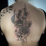 #tattoo #tatouage #tattoooftheday #photooftheday #rose #rosetattoo #geometry #geometrictattoo #dot #dotworktattoo #dotwork #dotworkers #petitpoint #backtattoo #lausanne #lausannetattoo #tattoolausanne #fann_ink 