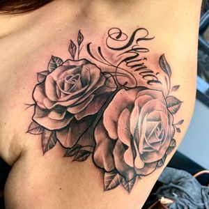 Roses on the shoulder 