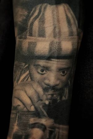 Selektah #dj #selektah #reggae #music #portrait #realismtattoo #realistictattoo #realtattoo #tatuajerealismo #tatuajereal #tatuajerealista #barcelonatattoo #tattoobarcelona #barcelonatatuajes #tatuajesbarcelona #bcnttt #bcntattoo #bcntatuaje #tattoobcn #tatuajebcn