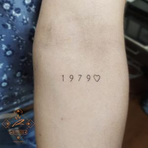 Tiny tattoos Diseños personalizados Ratonsk 2021 Citas al wp 3135381364 #tattoo #girltattoo #tinytattoo #delicatetattoo #girl #fineline #blacktattoo #sogamosotattoo #boyacatattoo #ratonsk