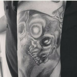 Tattoo done for a sleeve on a friend!!! Long time ago.#oldshool #skulltattoo #blackandgrey #shadows#tattoo #blackandgreytattoo