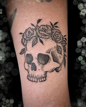 Tattoo by Léa Joyeux aka starseed ink #LeaJoyeux #starseedink #illustrative #linework #dotwork #skull #flower #rose