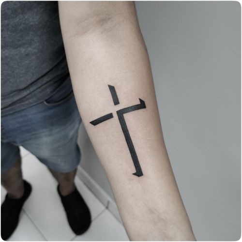 • Cross ➕ •