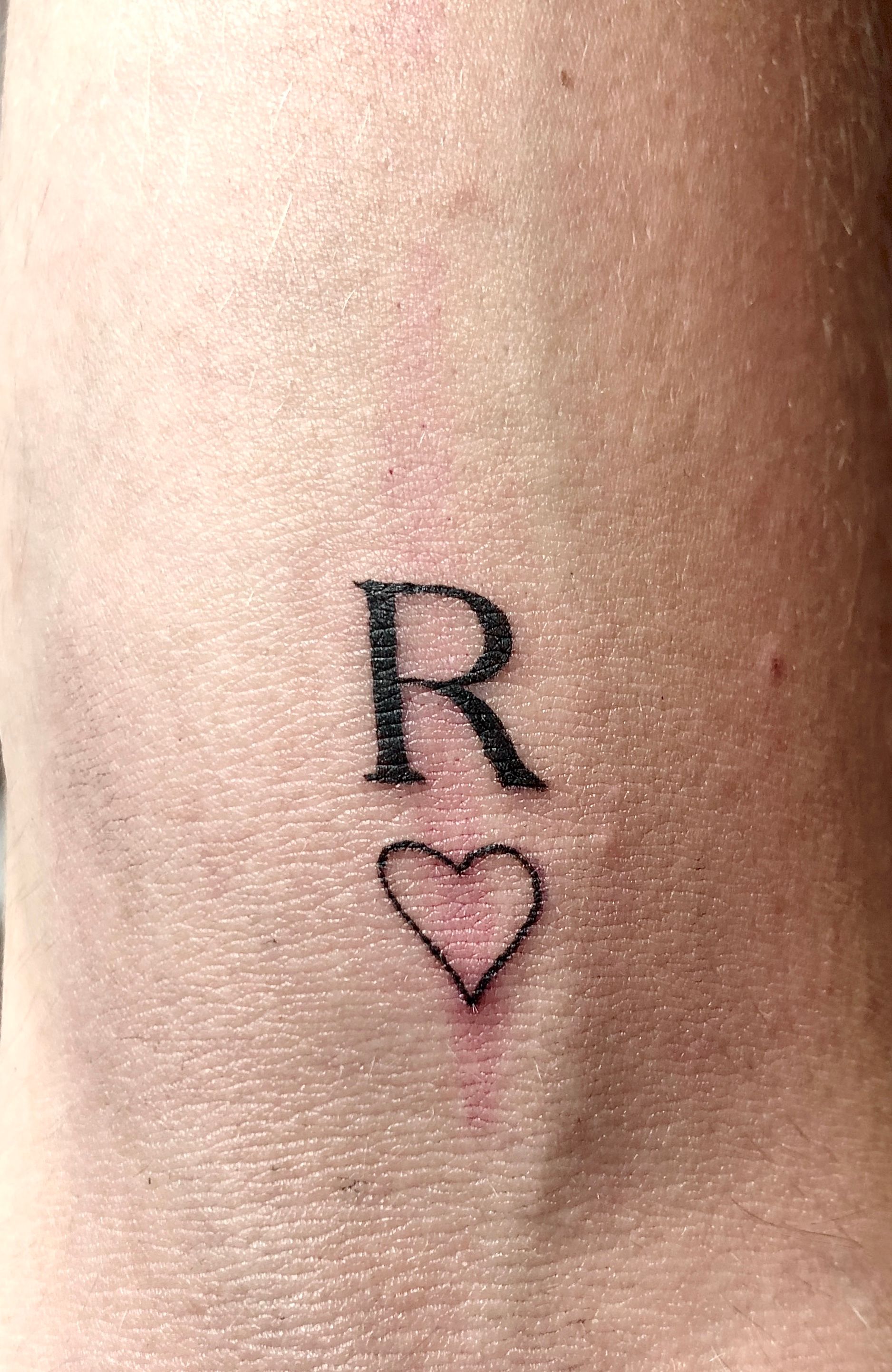 How to make a beautiful and Simple R letter tattoo | Simple R letter tattoo.  - YouTube