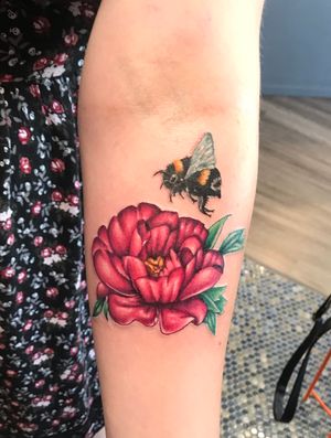 Bee floral piece 