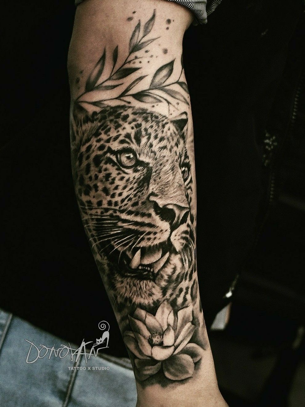 Tattoo uploaded by Donovan Vargas • SALVAJE ?? Jaguar, Siempre enfocado  al objetivo ?? La flor de loto es significado de paz y tranquilidad que  siempre anhelamos ? •puedes escribirme sobre tu