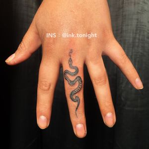 Snake Finger tattoo. 🐍 #snaketattoo #fingertattoo #darkart