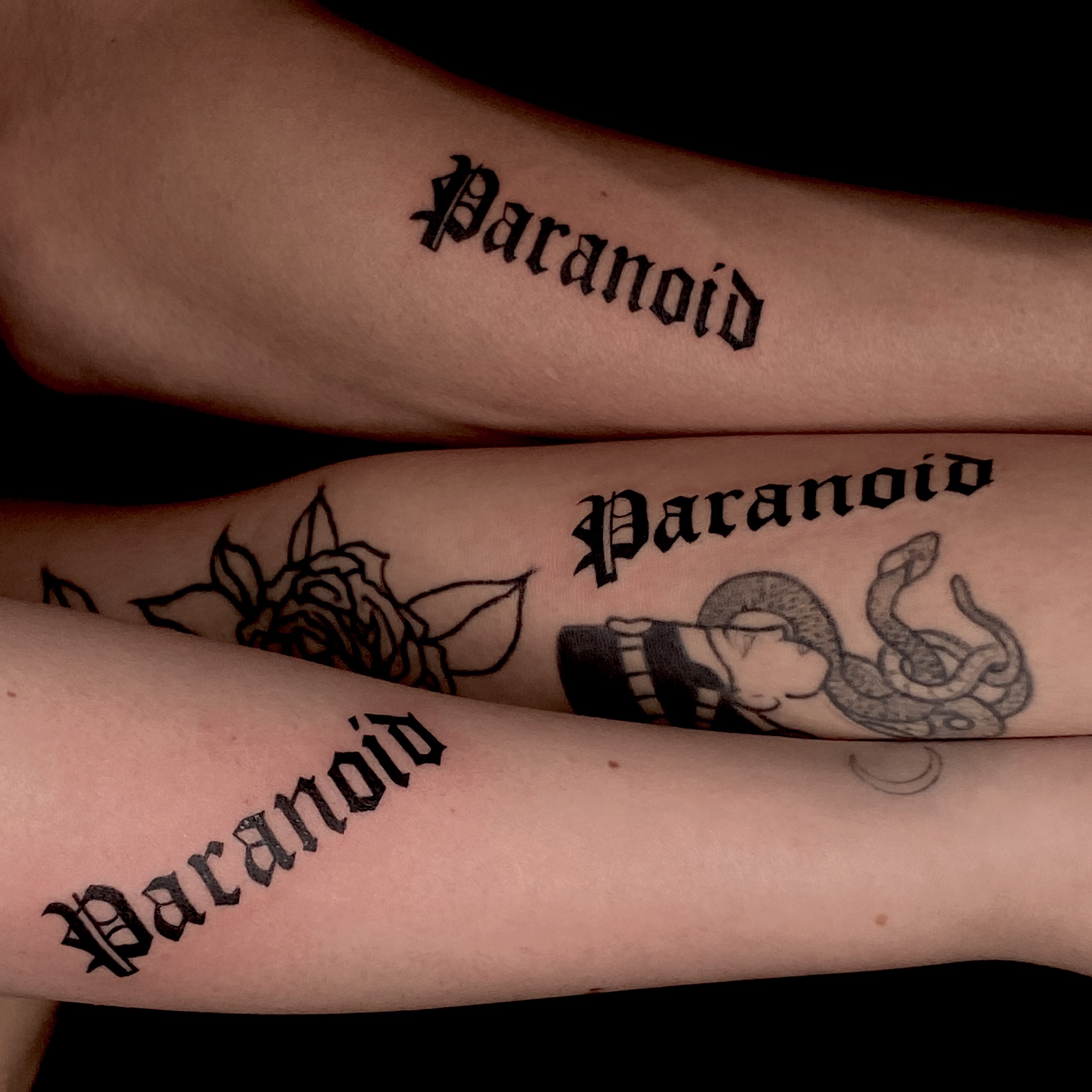 Tattoo uploaded by @ssossosso • Lettering Paranoid • Tattoodo