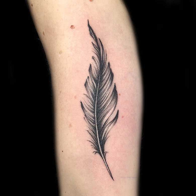 Total schön Tinten-Feder | Watercolor tattoo feather, Quill tattoo, Feather  tattoos