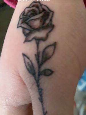 #rose #longstem #stem #long #blackandgreytattoo #thumb #finger #tattoo #alliston #ontario #canada #organicinks