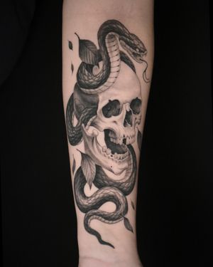 Snake and Skull cover-up. Thank you Cassie. Made at Black Widow Tattoo. Toronto, Canada