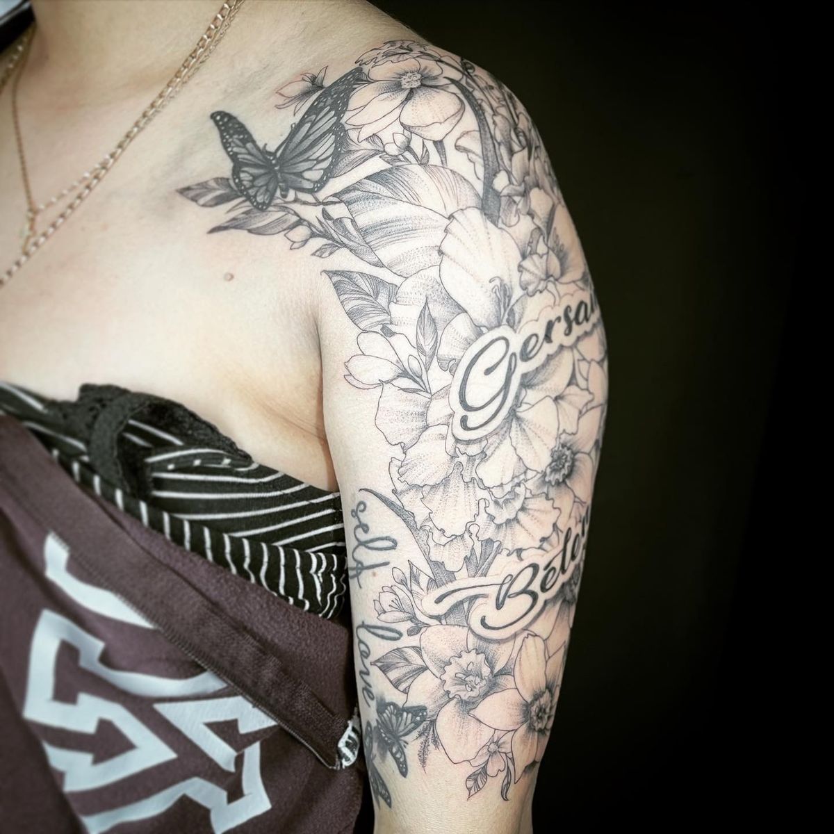 Tattoo uploaded by Lavinia • Birth flowers with her parents' names and a butterfly. • Tattoodo Tattoo uploaded by Lavinia • Birth flowers with her parents' names and a butterfly. • Tattoodo