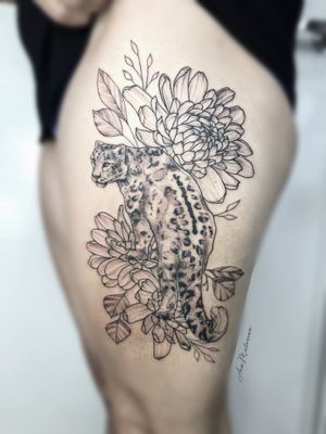 Ana Maturana’s tattoo cheetah nature flowers