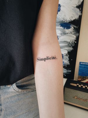 #simplicite #minimaltattoo #smalltattoo #lettering #letteringtattoo #letters #letteringtattoos #tattooart #tattoolovers #inked #inkedgirls #girlswithtattoo #tattoodo 