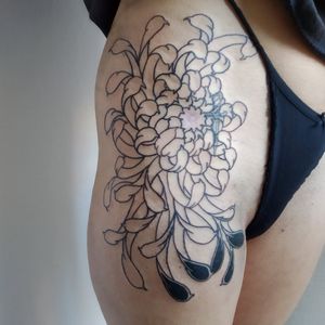 Snuck in a little black packing in the outline session on this chrysanthemum