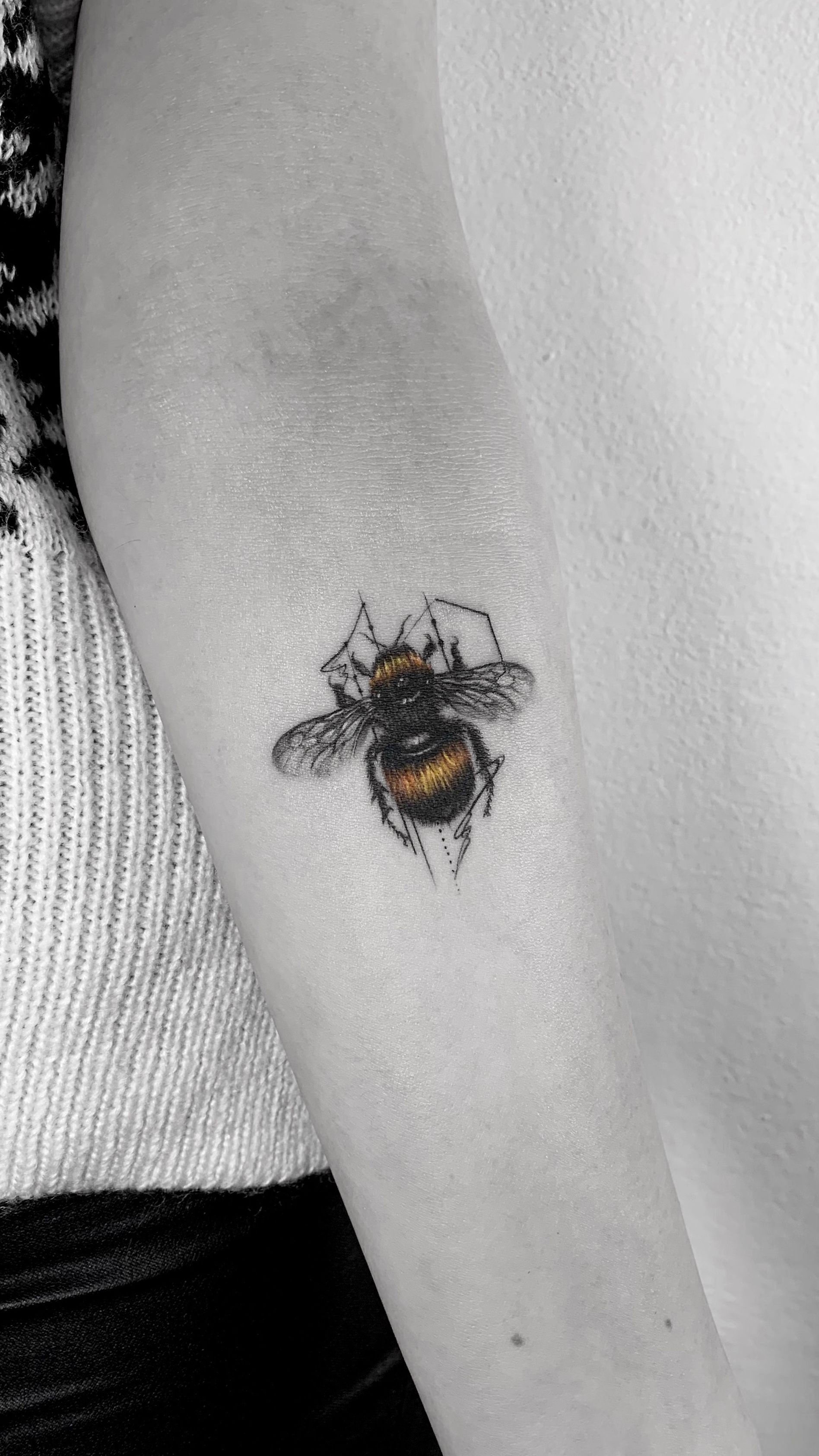 Amazon.com : Realistic Fuzzy Honey Bee Temporary Tattoo Water Resistant  Fake Body Art Set Collection - Black (One Sheet) : Beauty & Personal Care