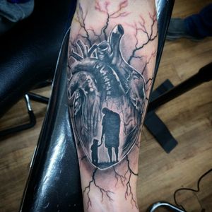 Anatomical heart with father and son silhouette and veins.