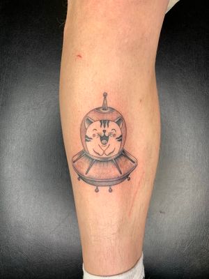 Chalut les pirate 🏴‍☠️ voici mon chat-spatial 😽 #bimskaizoku #bimstattoo #bims #pontaudemer #pontaudemertattoo #tatouage #normandie #normandietattoo #deauville #lisieux #honfleur #caen #rouen #cat #chat #spatial #ink #inked #tattoo #tattoos #tatt #tattooartist #tattooflash #tattooart #tattooed #tattooideas #tattooer #tattoostyle #tatted 