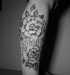 Flowers for Mom done here @prolific.dtla I would love to do more tattoos this style , send me your ideas let’s bring them to life! Now booking for June & July. Thanks for looking, Drop a comment let me know what you think!... #Uzis_Tattoos #RafaelCamarena #BlackandGrey #TattooArtist #Chicano #FlowerSleeveTattoo#CaliforniaTattooArtist #carnationtattoo #Tattoo #CuteTattoo #RealisticTattoo#GirlswithTattoos #RoseTattoo #LosAngeles #California #FineLineArt #FlowerTattoo #Beautiful#DowntownLosAngeles #Hollywood#LosAngelesTattooartist #LegSleeve #Flowers#Therapy#Floraltattoo#PhotoOfTheDay#MomTattoo