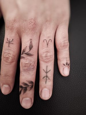 Finger tatts (healed not mine) Stencil + freehand 
