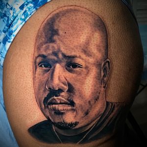Portrait done here @prolific.dtla , I would love to do more portraits , send me any ideas you have let’s bring them to life .. #Uzis_Tattoos #RafaelCamarena #BlackandGrey #TattooArtist #Chicano #PortraitTattoo#CaliforniaTattooArtist #Tattoos #Tattoo #ChicanoArt #Portrait#villanartstattooconvention #BNG #LosAngeles #California #CaliforniaTattoo #LATattoo #FaceTattoo#DowntownLosAngeles #Hollywood#LosAngelesTattooartist#RealisticTattoo #BlackAndGreyTattoo #LoveLife#Family#Portraitdrawing #PhotoOfTheDay