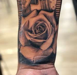 Buenos Días, Custom Rose done here @prolific.dtla the begin process to a full sleeve, Thanks for looking ... #Uzi#Uzis_Tattoos #RafaelCamarena #BlackandGreyTattoo #RealisticTattooArtist #ChicanoTattoo#SleeveTattoo#ChicanoCulture #PainIsPleasure #Tattoo #TatuajesRealistas #RealisticTattoo#SundayFunday #RoseTattoo #LosAngelesTattoo#CaliforniaDreaming#FineLineTattoo #bnginksociety #Blackandgreytattoo#DowntownLosAngeles #BeverlyHills#LosAngelesTattooartist #Santamonica #Venice#TattooTherapy#BuenosDias#Tattooloverscare@tattooloverscare @chicano_art @chicano_styles @bnginksociety @bng.script.tattoos @mexicanstyle_tattoos @mexicanstyle_art @tlc_aaron