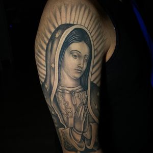 Healed Virgen de Guadalupe done here @prolific.dtla It’s always an honor to do religious tattoos it means a lot to me to be able to bless someone with my blessing.  I welcome and respect all backgrounds & beliefs 💡💉 Black & Grey 💵All Day Sessions available soon📲 Message me your ideas, Now booking for June & July , Private studio in the heart of Downtown LA Stop by for a free consultation to set up your appointment now! ... @mexicanstyle_art @mexicanstyle_tattoos @bng.script.tattoos @tattooloverscare @chicano_art @chingo.ink_tatdaddy @inksav @inksoulinksoul @inkedmag #Uzis_Tattoos #RafaelCamarena #BlackandGrey #TattooArtist #ReligiousTattoo#VirgenDeGuadalupe#LosAngelesTattooArtist #Tattoos #Tattoo #VirginMaryTattoo #VirgenDeGuadalupeTattoo #SouthCentral#ChicanoTattoo #LosAngeles #California #CaliforniaTattoo #LATattoo #DowntownLA #VivaLaTinta #Tatuajes#LosAngelesTattoo #Mexico #BlackAndGreyTattoo #BlackandGreySleeve#TravelingTattooArtist #Mexic