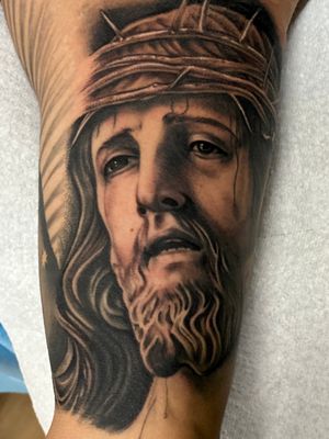 Finished up this Jesus piece here @prolific.dtla , It’s always an honor to do religious tattoos it means a lot to me to be able to bless someone with my blessing. I welcome and respect all backgrounds & beliefs 💡💉 Black & Grey 💵All Day Sessions going on now 📲 Message me your ideas , Private studio in the heart of Downtown LA Stop by for a free consultation to set up your appointment now! . . #Uzis_Tattoos #RafaelCamarena #BlackandGrey #TattooArtist #ReligiousTattoo #JesusTattoo #LosAngelesTattooArtist #Tattoos #Tattoo #JesusChrist #GodIsGood #OrangeCounty #ChicanoTattoo #LosAngeles #California #CaliforniaTattooArtist #LATattoo #DTLA #PicoUnion #Tatuajes #LosAngelesTattoo #Mexico #BlackAndGreyTattoo #BlackandGreySleeve #mexicanstyle_tattoos #MexicanTattoos #PrivateTattooStudio #BNGInkSociety @mexicanstyle_tattoos @mexicanstyle_art @bnginksociety @bng.script.tattoos @tattooloverscare