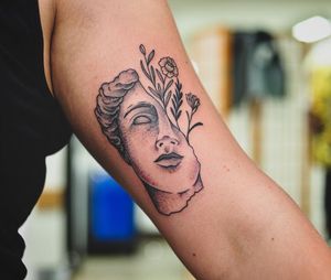 Dot work statue and flora done by Wade Johnston....@wadejohnston.....#wadejohnston #wadejohnstonmachines #melbournetattoo #melbournetattooist #melbournetattoos #finelinetattoo #etchingtattoo #etching #tattoooftheday #tattooftheweek #photooftheday📷 #melbournetattooshop #lineworktattoo #lineworktattoos #linework #lineworkers #tattoolinework #northmelbournetattoo #vicmarkettattoo
