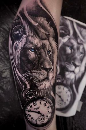 Lion and Clock Realism! 