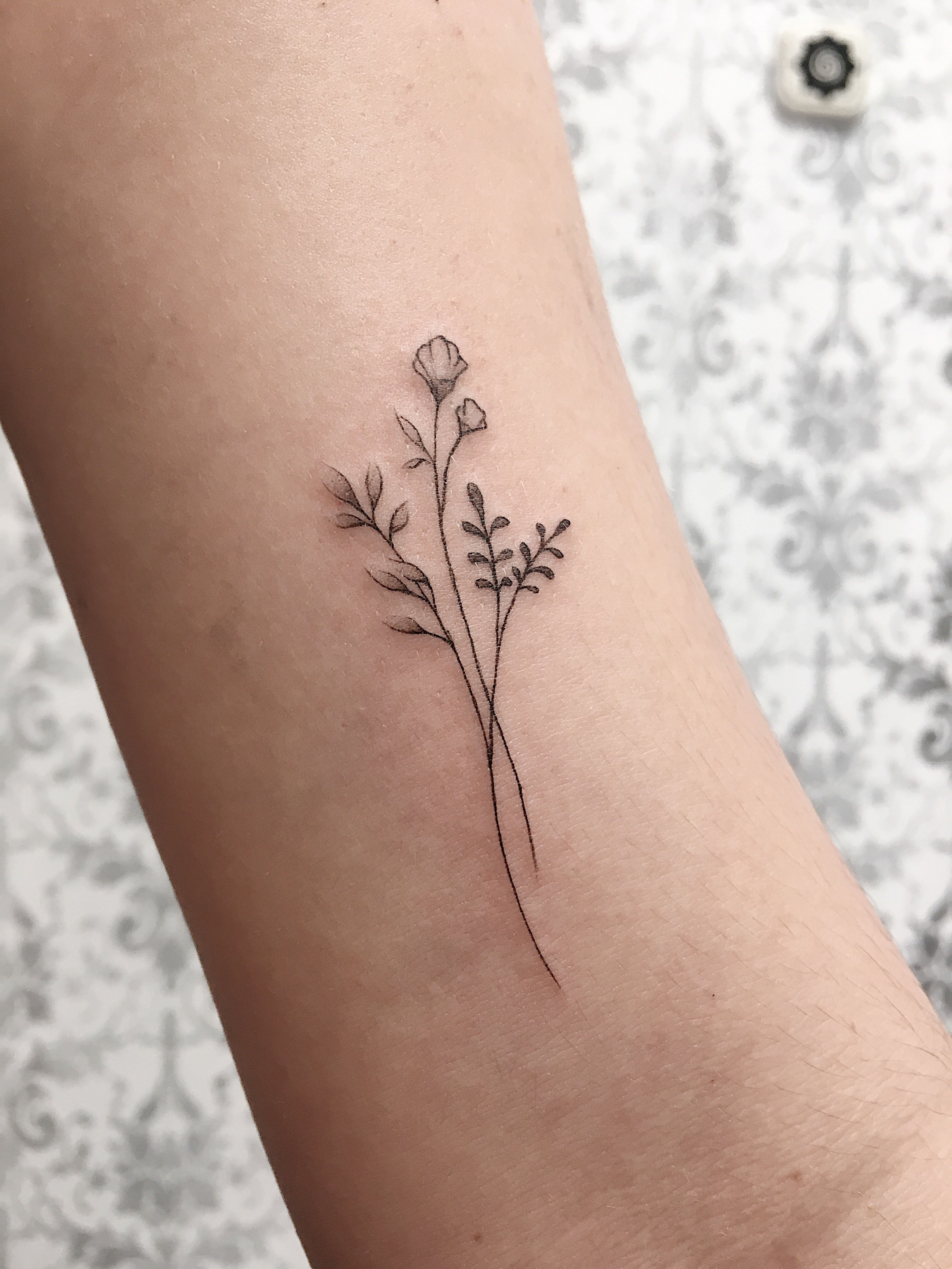 Tattoo uploaded by Alium Tattoo • • flowers • • Tattoodo