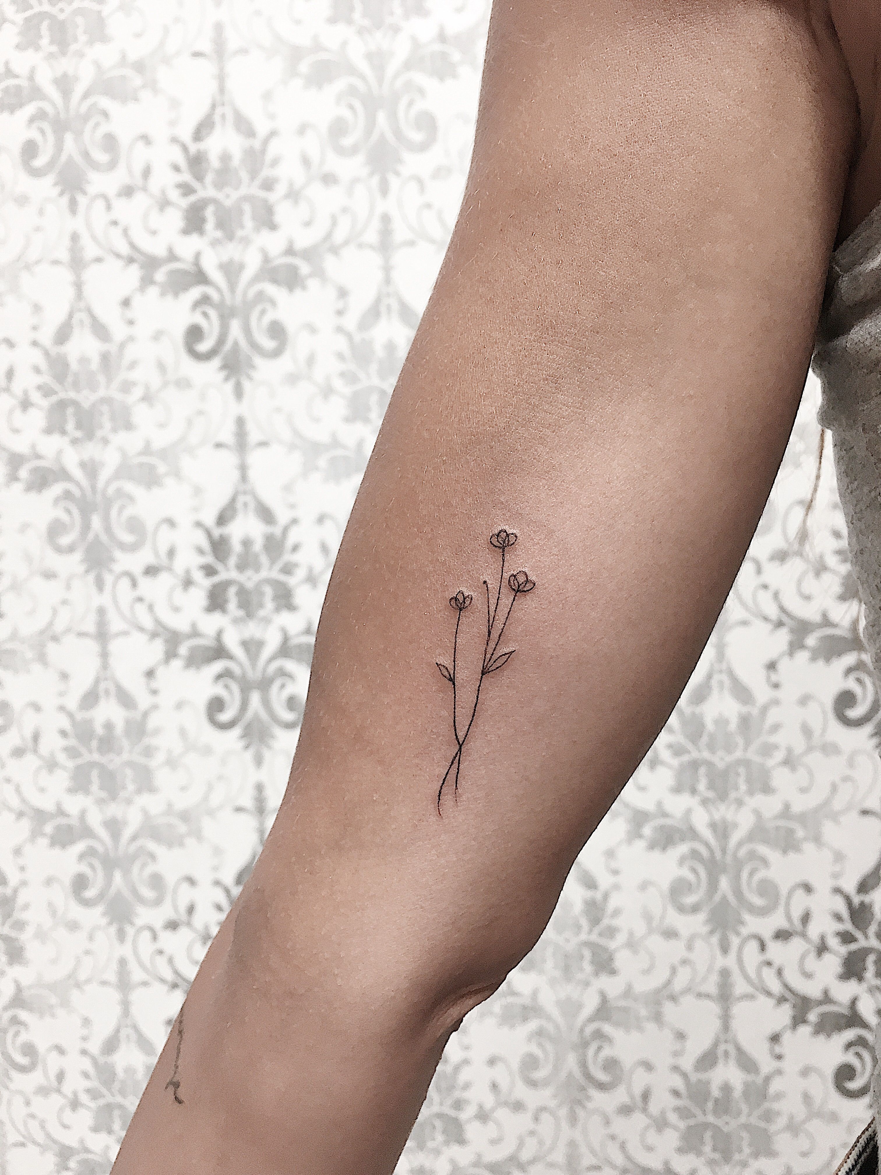 Some Allium for Abigail. . .. . #finelinetattoo #tattoo #fineline #tattoos  #ink #tattooartist #inked #blackwork #tattooart #blackworkt... | Instagram