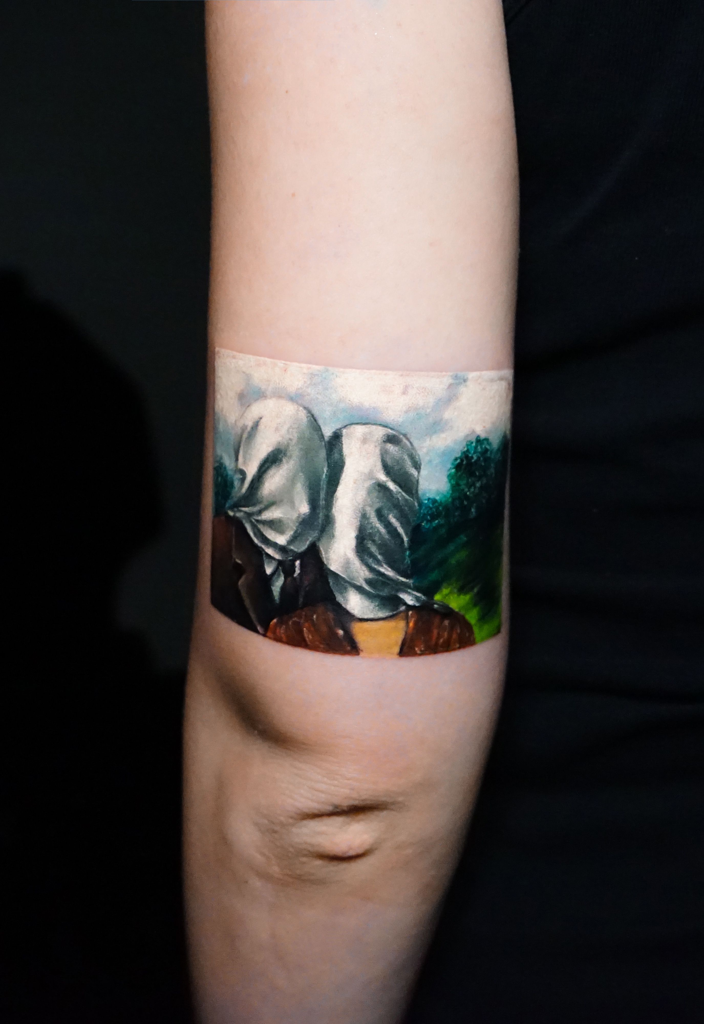 René Magritte  Los amantes tattoo by Andrea Morales  Photo 27166