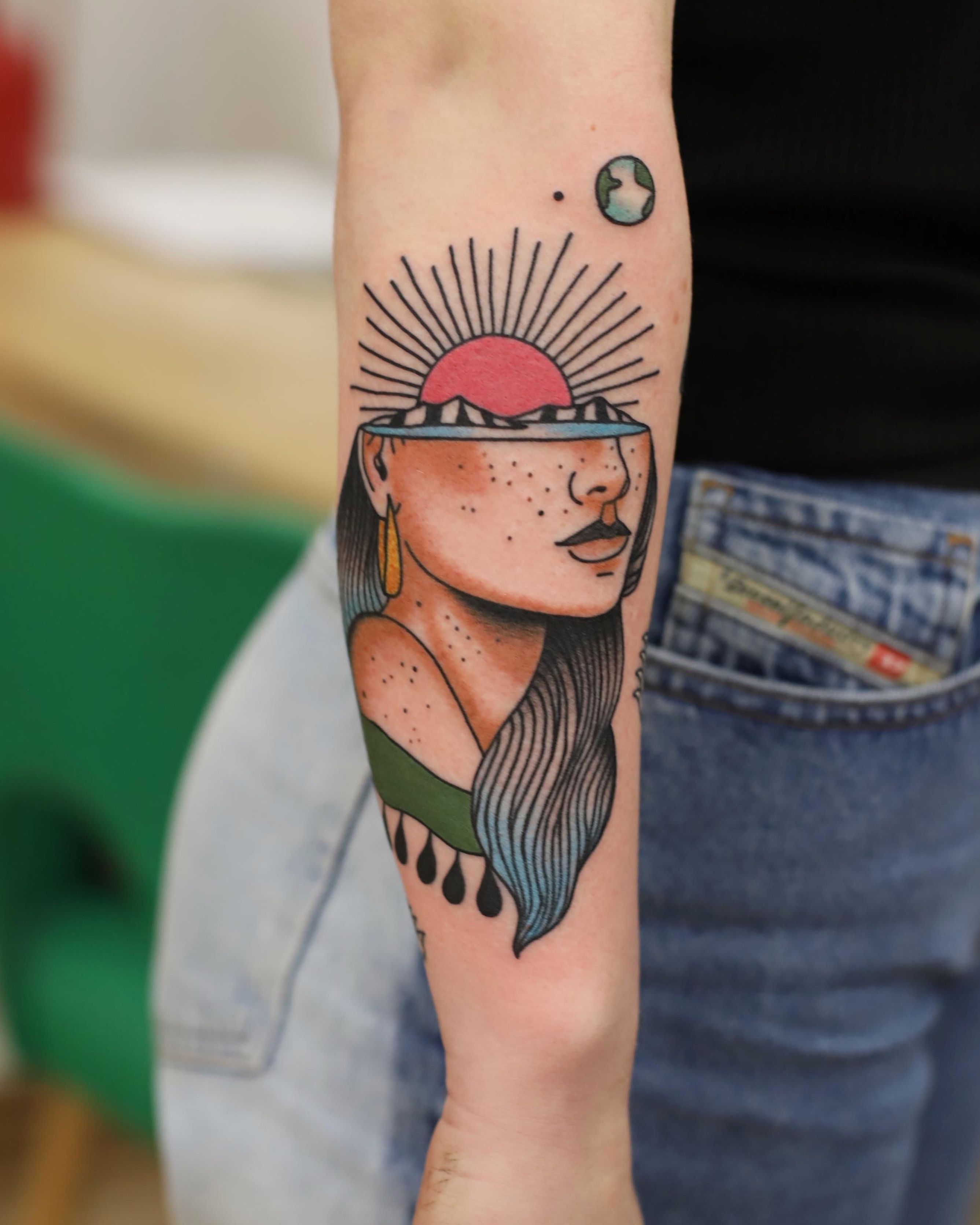 Individual matching traditional swallows tattoo located, image size:2674x3342