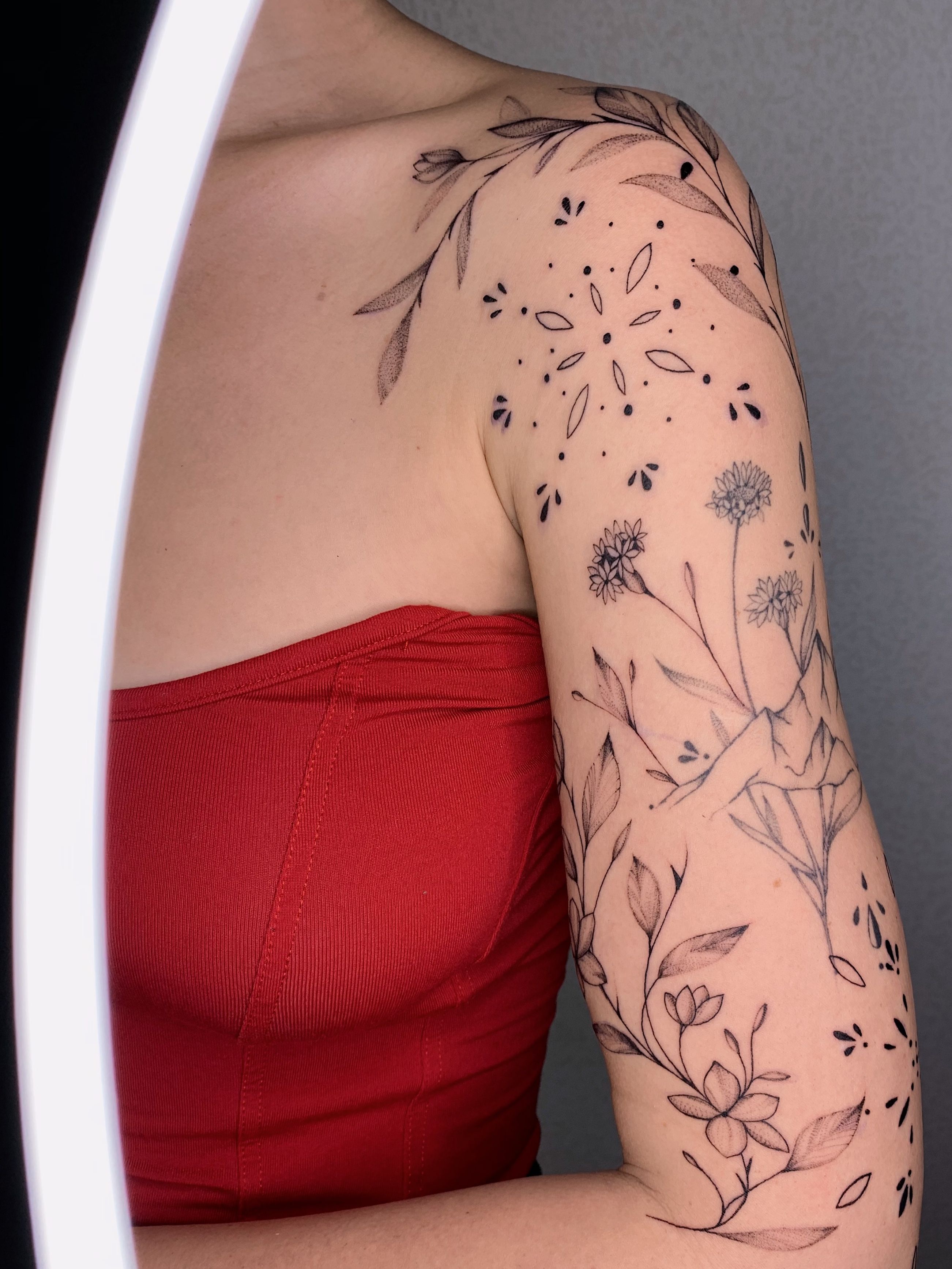 Delicate Botanical Tattoos by Pis Saro | Search by Muzli