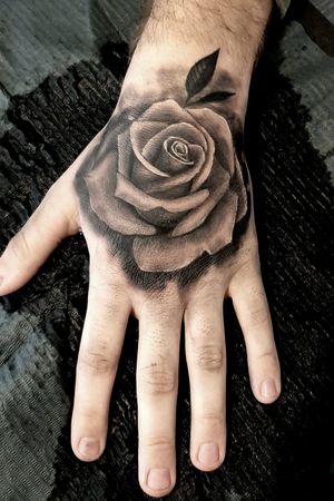 #tattoo #hand #rosa #realism