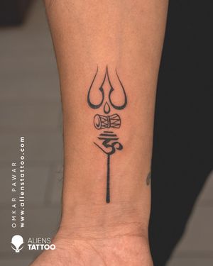 Amazing Trishul Tattoo by Omkar Pawar at Aliens Tattoo India.
Visit our website to see more of this tattoos - www.alienstattoo.com