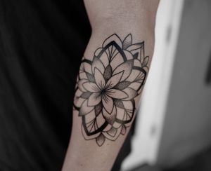 Mandala tattoo by Migdy #Migdy #illustrative #linework #fineline #blackwork #mandala #dotwork #geometric #floral #sacredgeometry