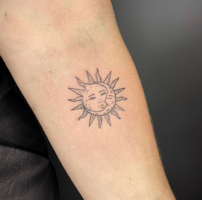 Unalome Crescent Moon Temporary Tattoo Set (2 tattoos) – TattooIcon