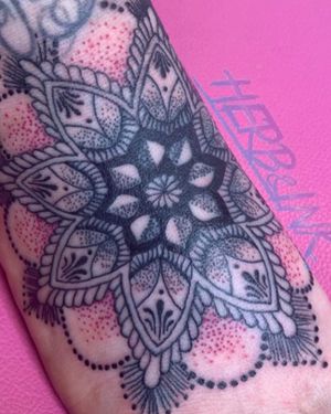 Still one of my favorite pieces of art 🥰😍 #work #mywork #tattoo #herbandink #machine #pen #art #mandalatattoo #mandala #dotwork #linework #sacredtattoo #foottattoo #bookme